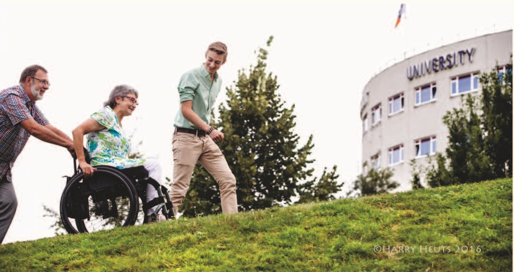 Mens achter de patient