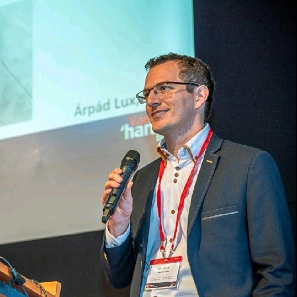 Arpad Lux Hart & Vaat café